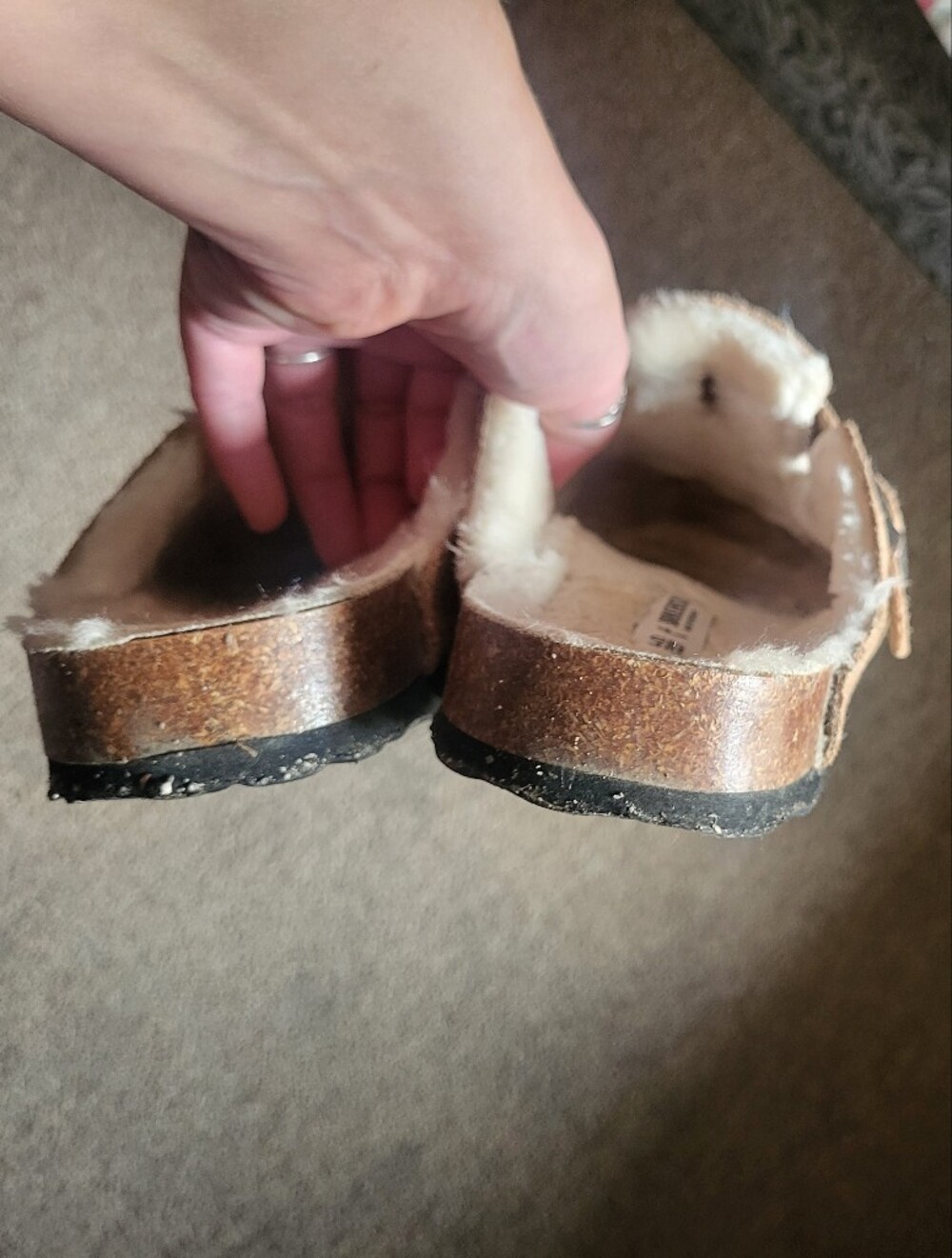 Birkenstock Suede Tan~Shearling Lined~Mule Clogs~Size 40. - Picture 6 of 13
